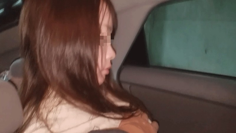 FC2-PPV-1954757 – Committing in the neighborhood [individual] playing in the parking lot of the daycare center.  – A wife who commits a large amount of squirting with another person's stick while depositing it.