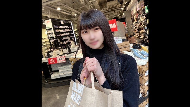 FC2-PPV-3256136 – First shooting / appearance!  – !  – Limited until 4/19!  – !  – A naive 20-year-old female college student suddenly begins to grope my crotch in public.  – !