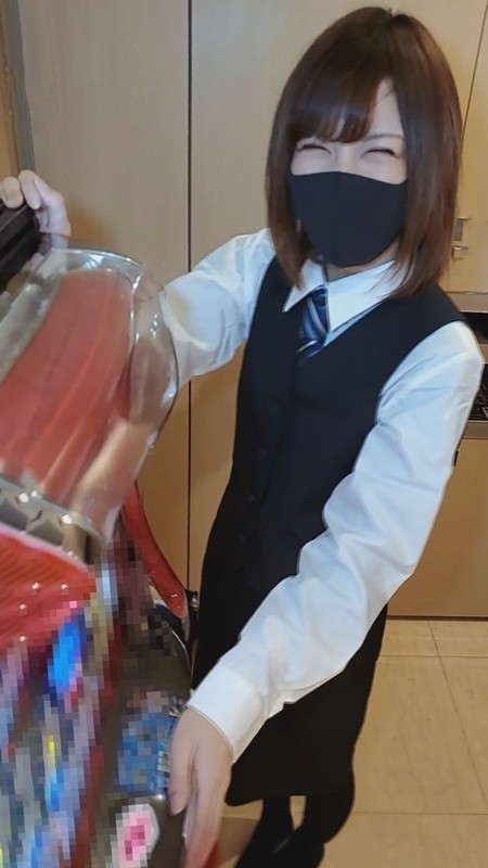 FC2-PPV-2647423 – At the prize counter of the pachinko parlor, she is charming and has a cute smile.